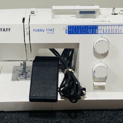 PFAFF Hobby 1142 Sewing Machine 