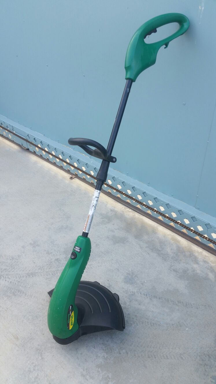 Weed Eater� Twist N' Edge Electric String Trimmer�