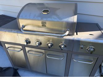 4 Burner Gas Grill - with Gas Tank and accessories