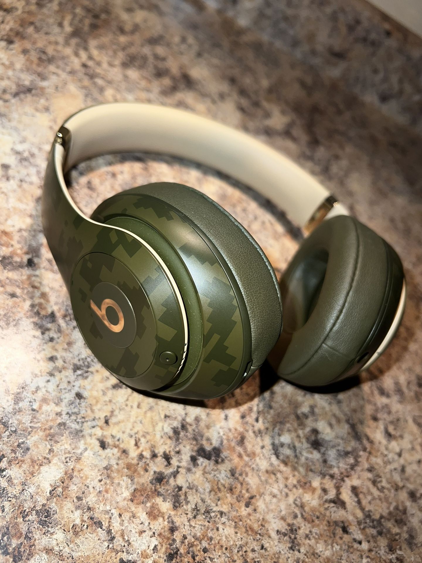 Dre. Beats Studio 3