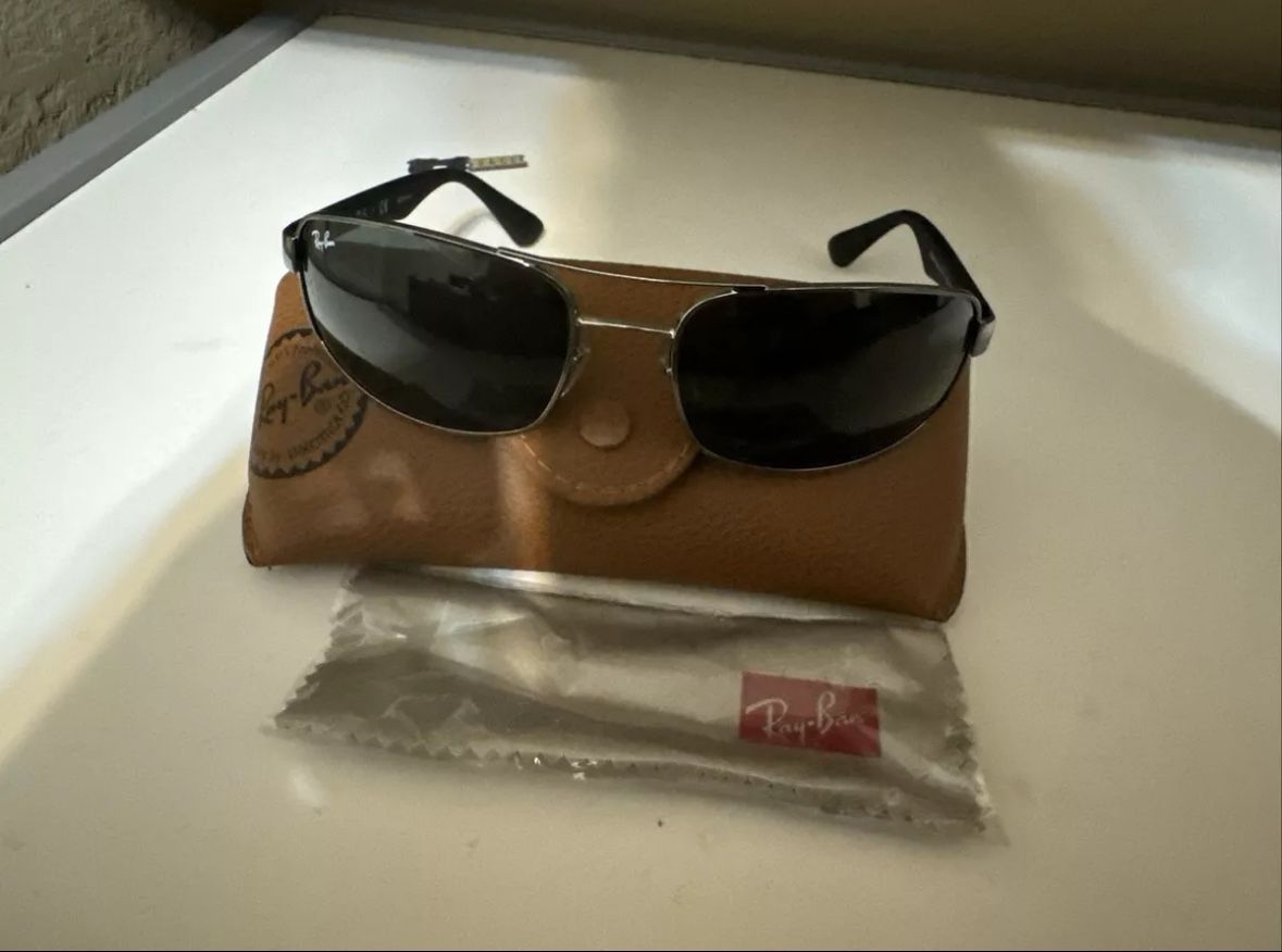 Ray-Ban RB3(contact info removed)8 60 Polarized Men's Sunglasses