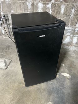 Mini refrigerator