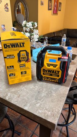 Dewalt 2000 Peak Amp Jump Starter