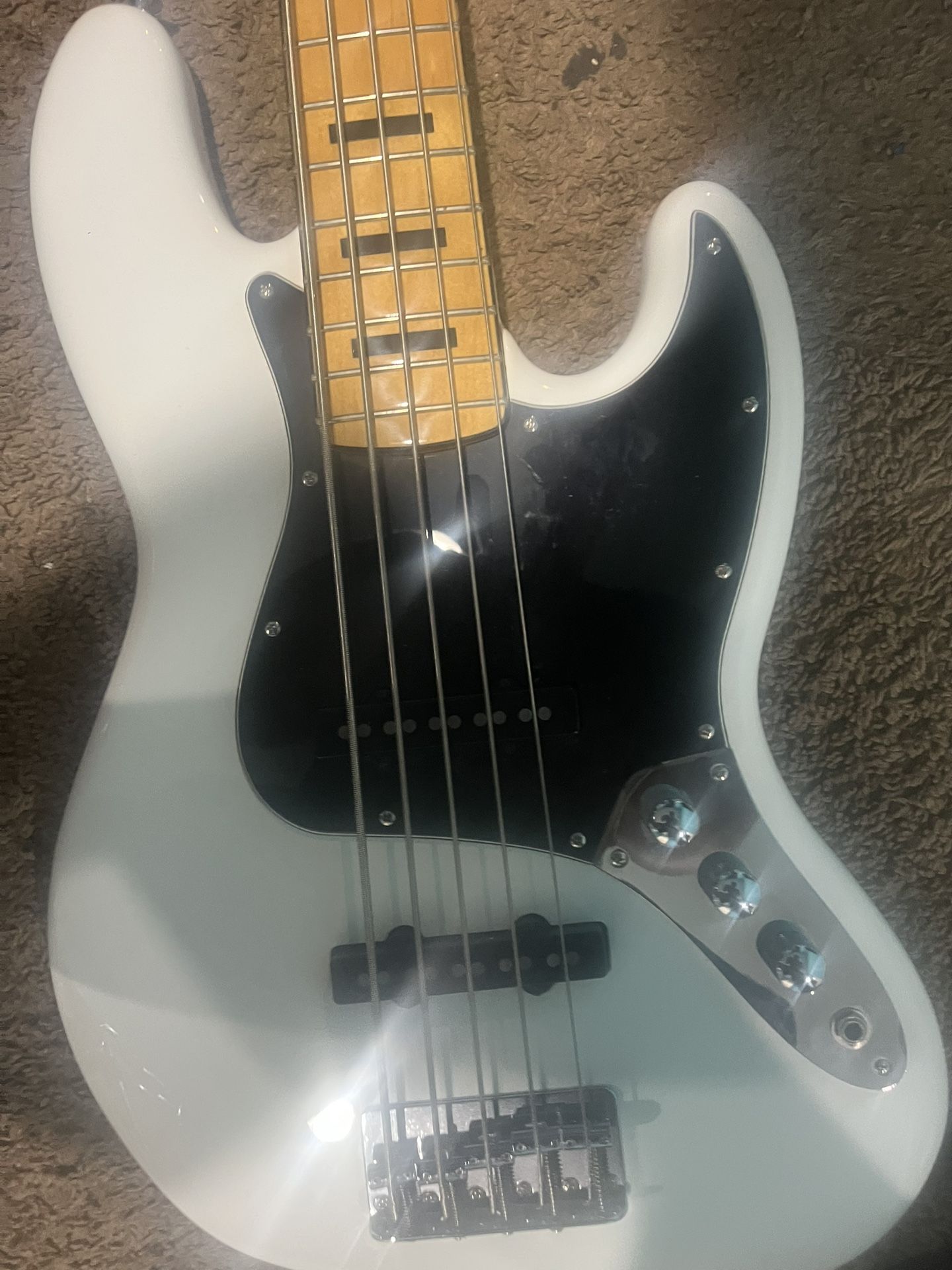 squider by fender jazz bass