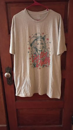 Brand new size xl dolly Parton t shirt never worn firm price $20 pick up only famous Dolly Parton t shirt be like Dolly it says pick up only 865 Ells