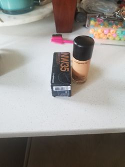 Mac Studio Fix Fluid Foundation Nw35