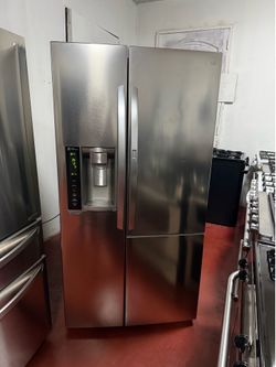 LG side-by-side refrigerator in perfect working condition with water and ice dispenser. Dimensions: 36 (W) x 36 (D) x 70 (H). We offer home delivery, 