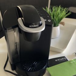 KEURIG COFFEE MAKER 