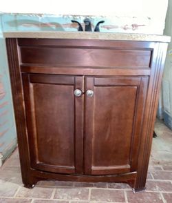 BATHROOM VANITY  GOOD CONDITION