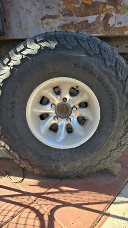 FORD BRONCO 4 RIMS 5 LUGS