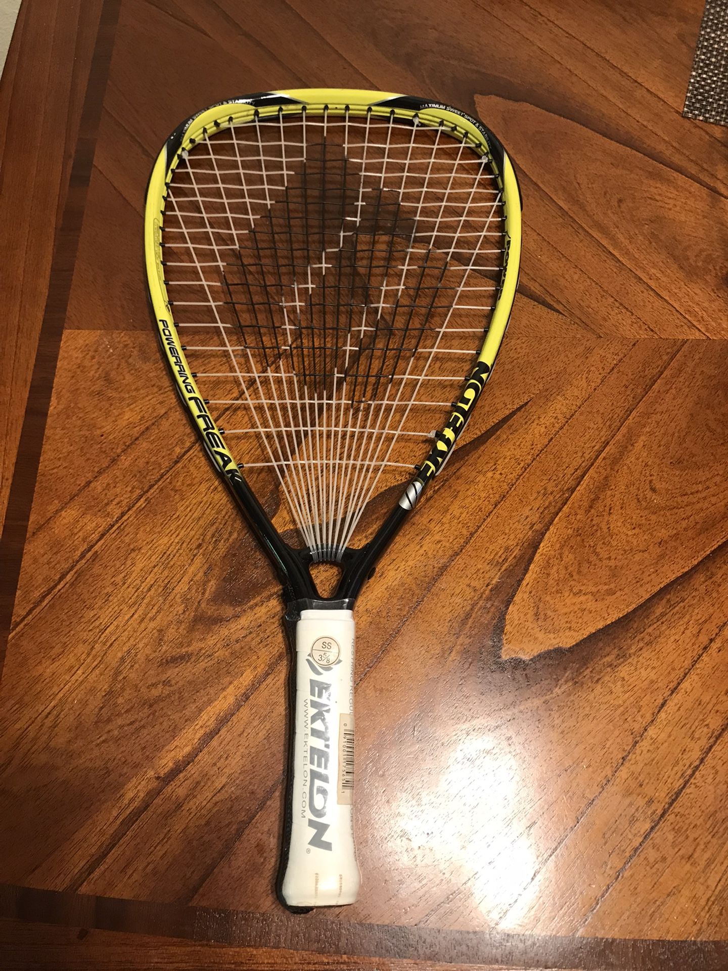 Ektelon Racquet
