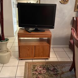 Tv And Table 32 Inches Excellent Condition   Mesa Y Tv 32 Pulgadas