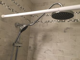 Extendable bathroom curtain rob