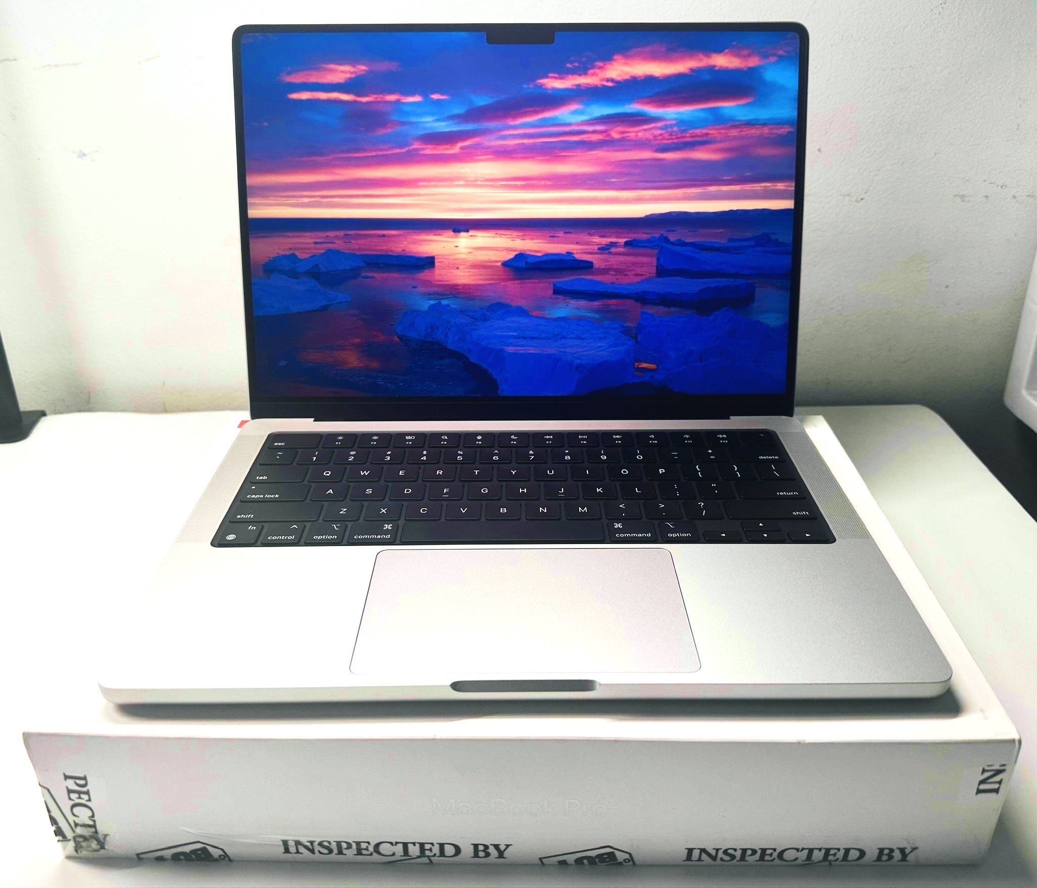 MacBook Pro M4 14” 16gb 512gb SSD Storage