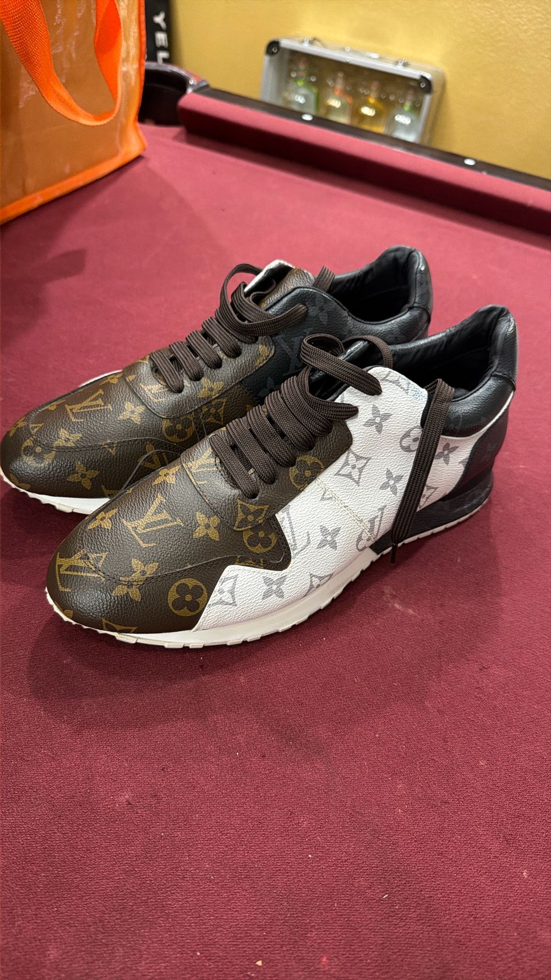 Louis Vuitton Men Shoes size 11 Like New 