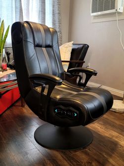 Gamer chair with speakers