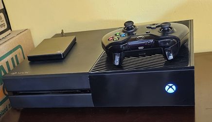 Xbox one with 2 TB Seagate external hard drive and 50 + plus games