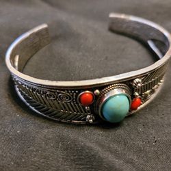 New!! Fashion Jewelry.  Silvertone Bracelet With Red And Turquoise Stones 