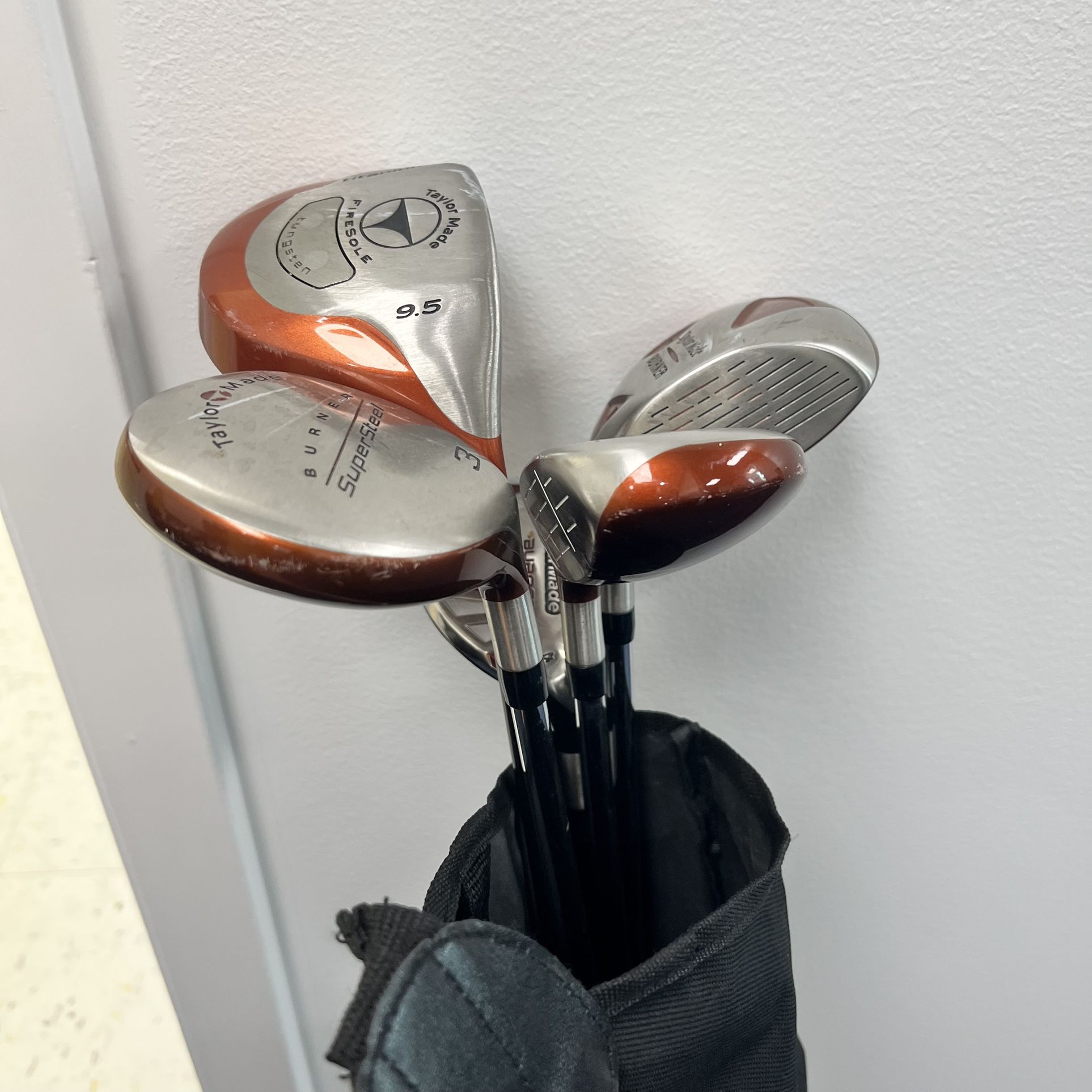 TaylorMade Burner Golf Club Set – Good Condition 🔥 Modified size 3 Ft  for a child (see photos) 