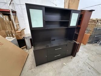 Modern Executive Credenza & Overhead Hutch Set – $800 📦 Florida