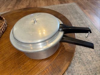 Vintage Mirro-Matic 6 Quart Pressure Cooker With Locking Lid