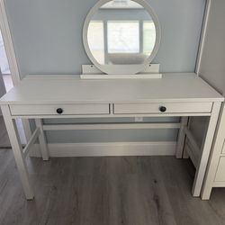 Table/ Vanity Table