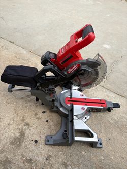 Milwaukee M-18 Fuel 7 1-4” Dual Bevel Compound Sliding Mitre Saw / (1)- High Output 6.0 XC Battery Pack