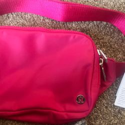 Lululemon Everywhere Belt Bag (Barbie Pink/Fuchsia) NEW NEVER USED