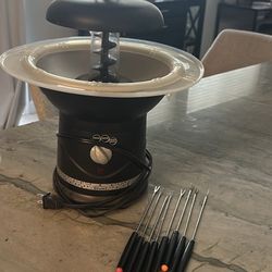 Chocolate fondue fountain