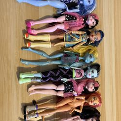 Lot Of 8. Monsters High Dolls 