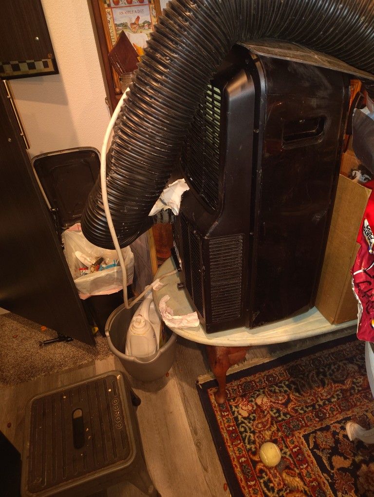 Portable AC, John Wayne Collectors Mem Etc