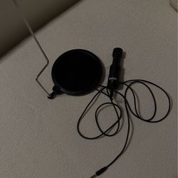 RØDE Lavalier Microphone + Pop Filter