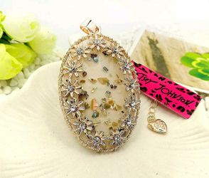 Beautiful! Betsey Johnson Charm- with Free Chain