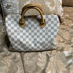 Good condition. Authentic Louis Vuitton bag