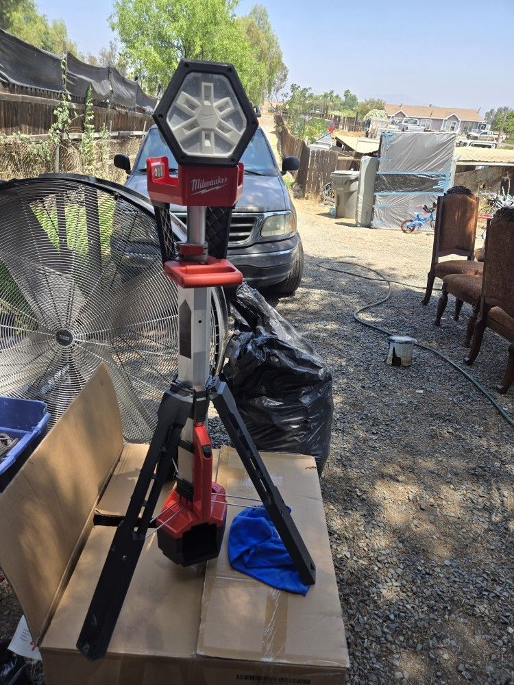 Milwaukee Rocket Dual Power Tower Light $140 Or Trade