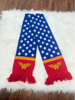 Warner Bros. Studio Tour Hollywood Wonder Woman Knit Scarf