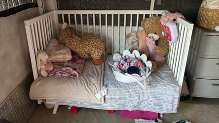 Crib/ bed