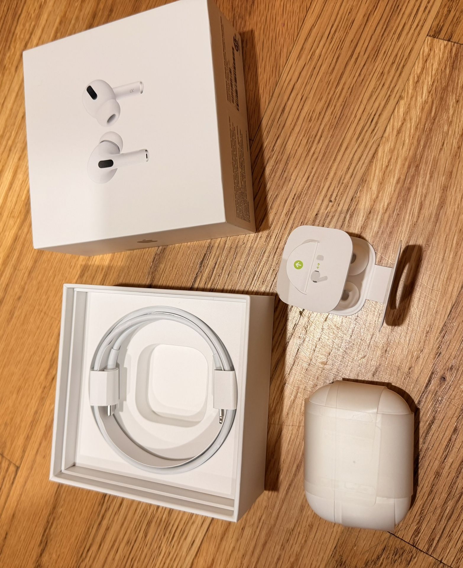 AirPods Pro With Wireless Charging Case