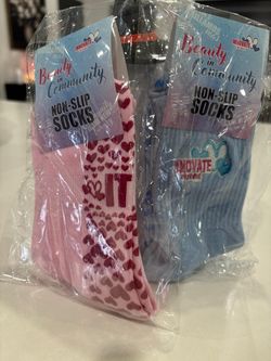 Pilates Grip Socks – Non-Slip – Brand New – Pink & Blue