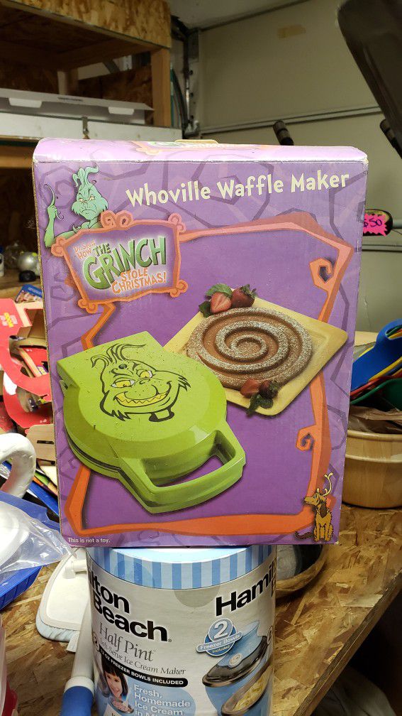 Dr. Seuss Grinch Whoville Waffle Maker Swirl NEW IN BOX