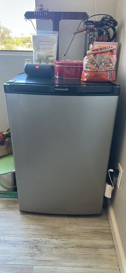 Frigidaire Mini Refrigerator
