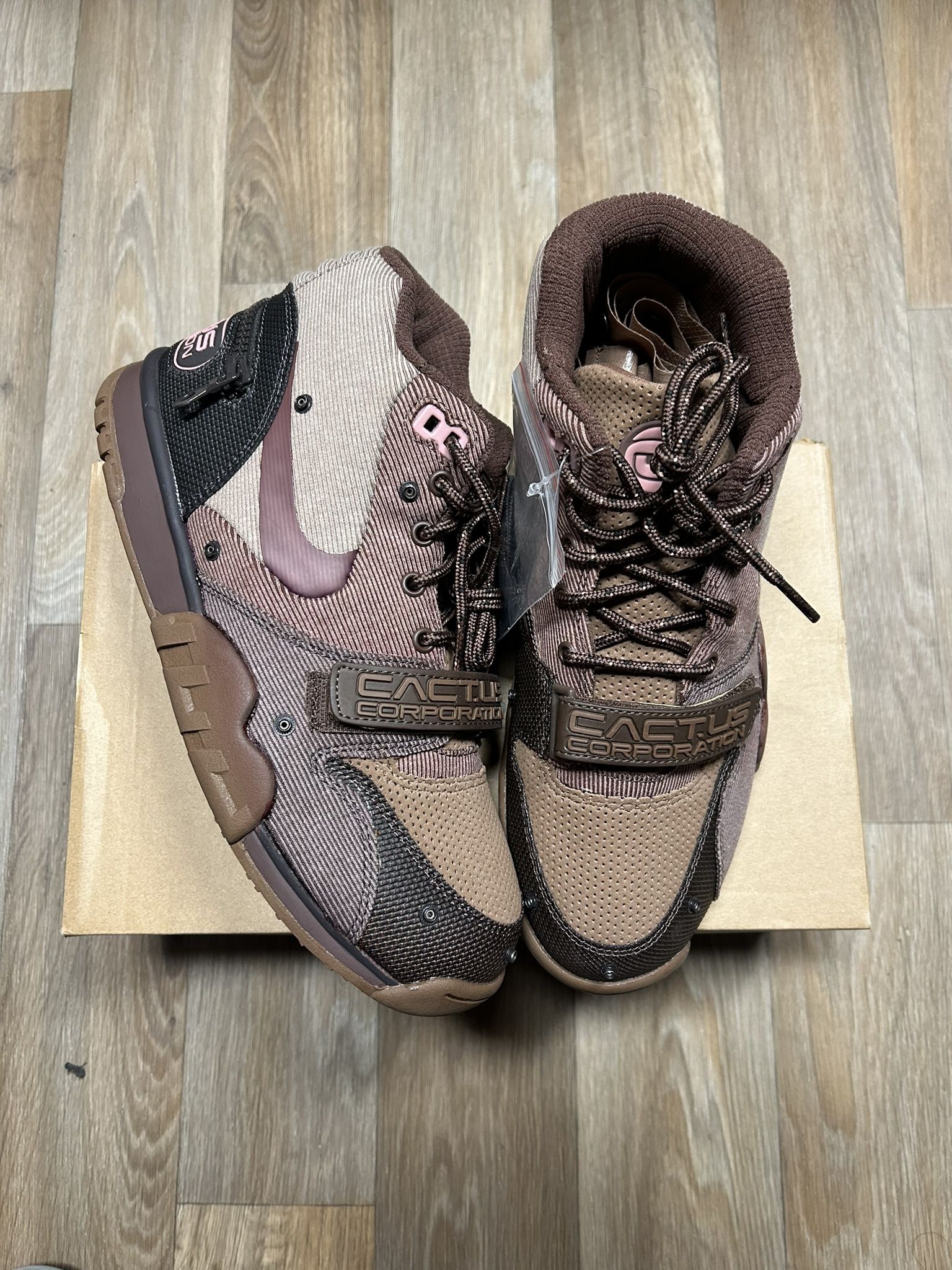 Travis Scott Trainer Size 8.5