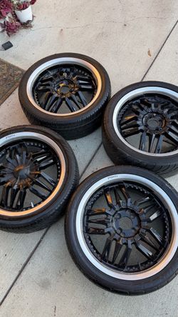 18 in 4 lug Pinnacle Wheels