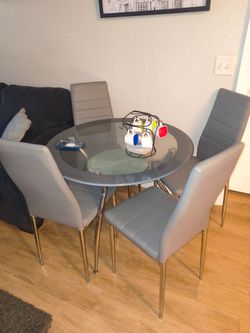 Crystal dinner table
