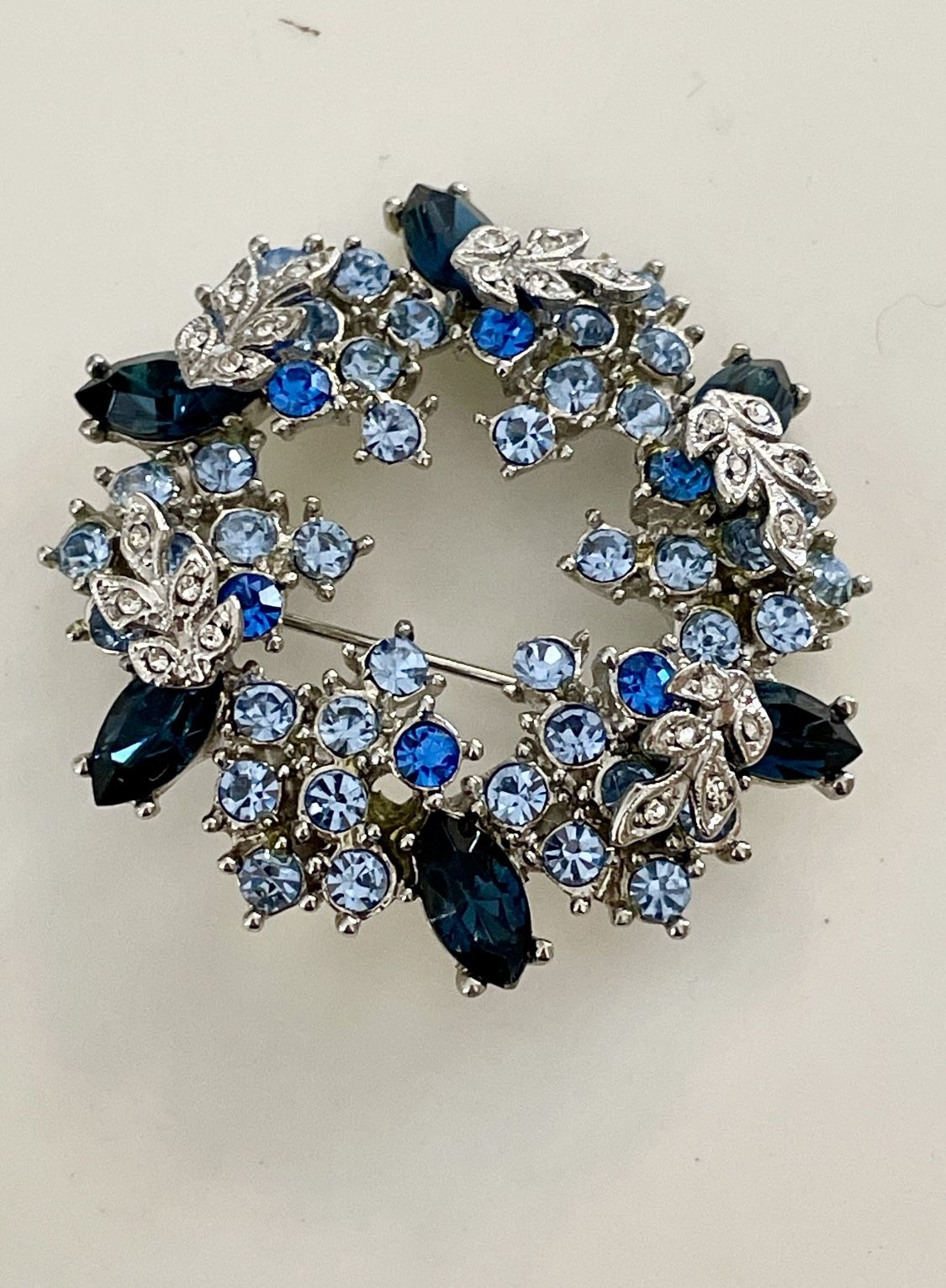 Stunning Crystal Blue And White Rhinestone Silver Tone Metal Brooch.
