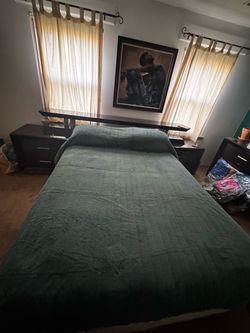 Bedroom set plus armoire