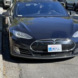 Tesla S 85. With Free Supervised Driving And Free Charging 