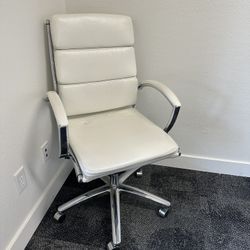 Desk Chair. Rolling chair. Office chair