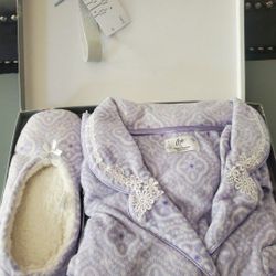 Aria Pajama Set With Slippers. -  Size Large