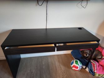 Computer desk in good condition